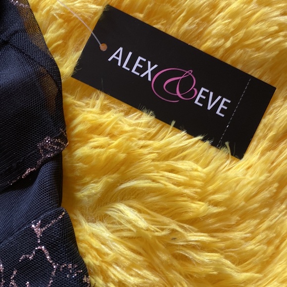Alex and Eve NWT Evening Gown.  Size 6. Black with subtle gold sparkle - Picture 5 of 7